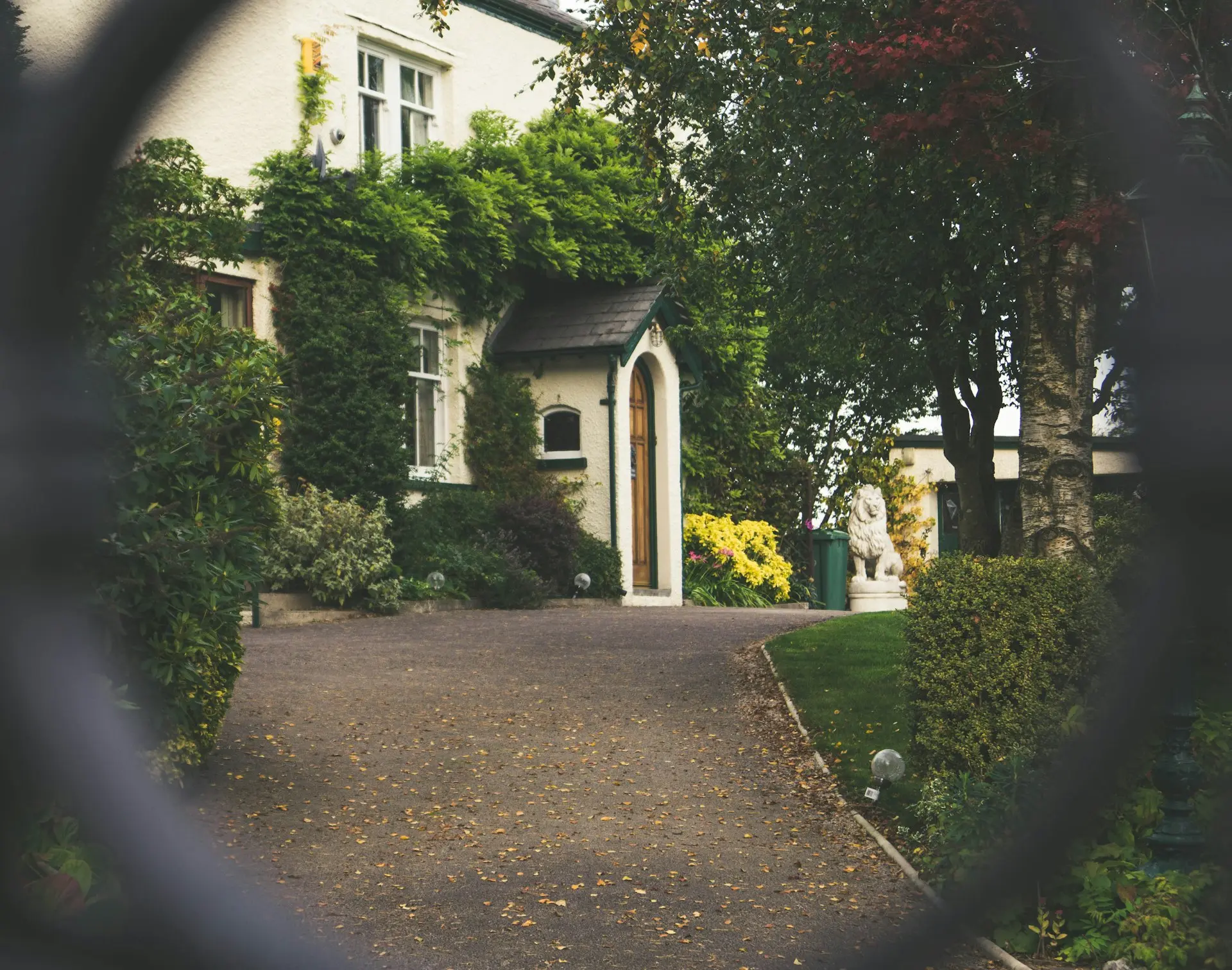 unsplash_xpDHTc-pkog_nice rustic house.webp
